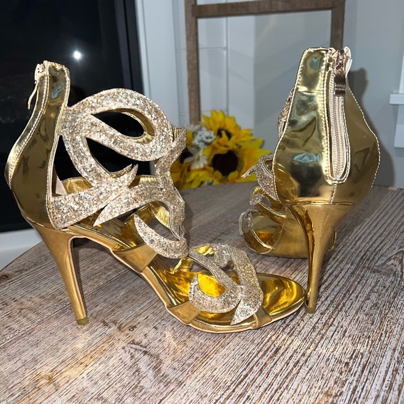 Custom ordered gold stiletto heels - Picture 5 of 10